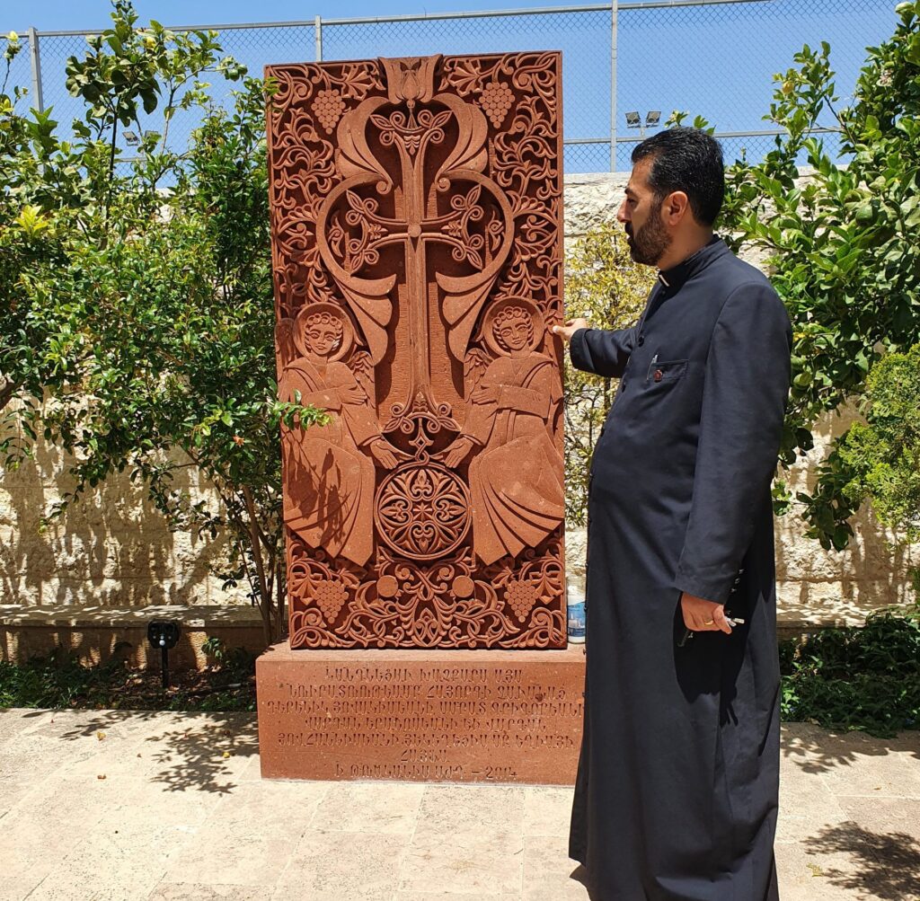 סיור בכנסיה הארמנית חיפה
