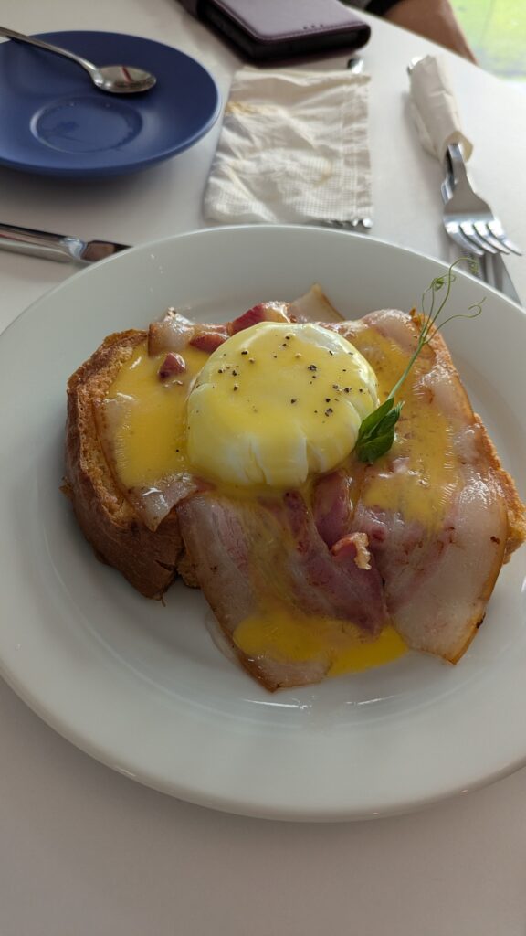 Eggs benedict in Poselsky caffe